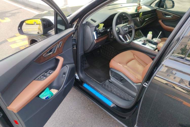 Used Audi Q7 2025 45 TFSI quattro S line Black Warrior Edition Driver Seat