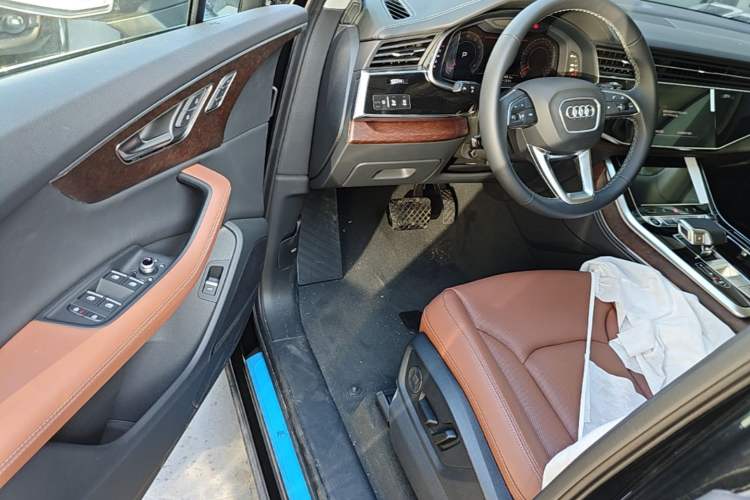 Used Audi Q7 2025 55 TFSI quattro S line Sport Edition Driver Seat