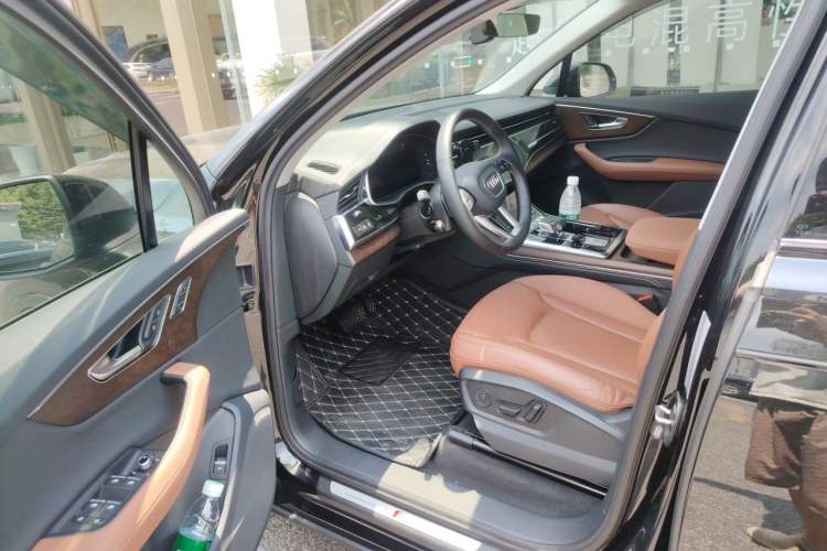 Used Audi Q7 2025 45 TFSI quattro S line Black Warrior Edition Driver Seat