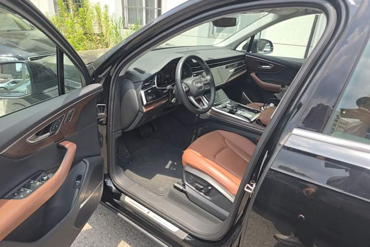Used Audi Q7 2025 55 TFSI quattro S line Sport Edition Driver Seat