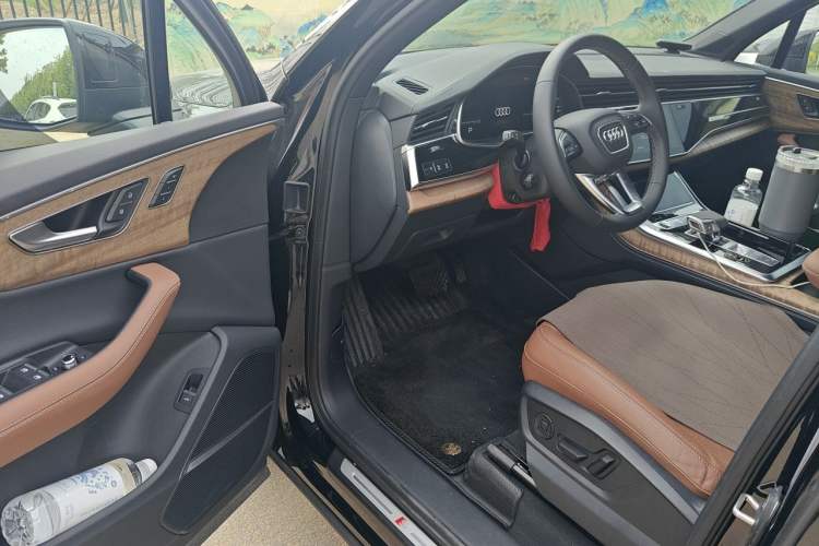 Used Audi Q7 2025 55 TFSI quattro S line Ice & Snow Sports Edition Driver Seat