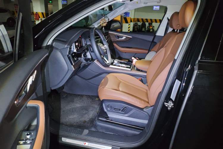 Used Audi Q7 2025 45 TFSI quattro S line Black Warrior Edition Driver Seat