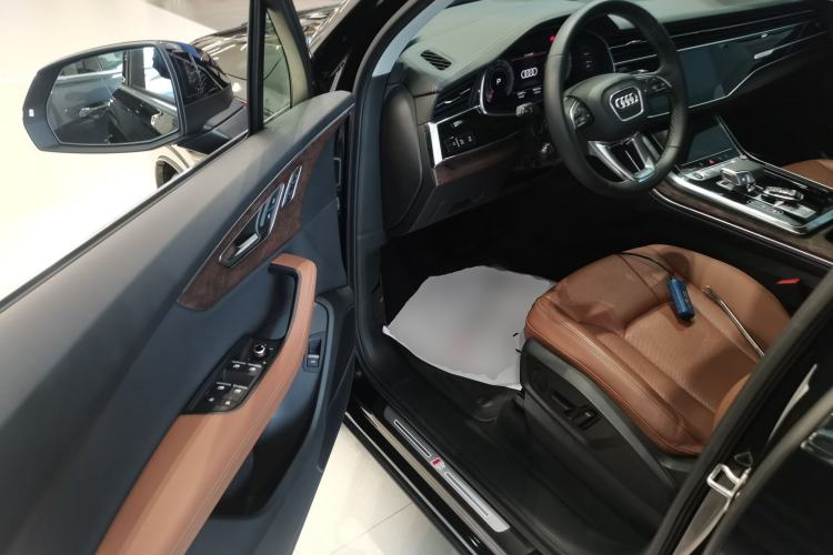 Used Audi Q7 2025 55 TFSI quattro S line Sport Edition Driver Seat