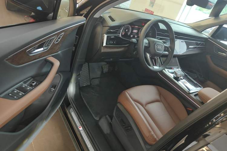 Used Audi Q7 2025 55 TFSI quattro S line Black Warrior Edition Driver Seat