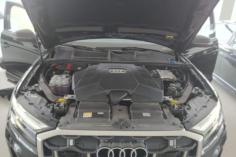 Used Audi Q7 2025 55 TFSI quattro S line Sport Edition Engine Bay