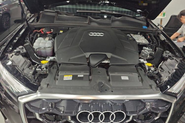 Used Audi Q7 2025 55 TFSI quattro S line Sport Edition Engine Bay