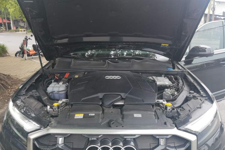 Used Audi Q7 2025 55 TFSI quattro S line Sport Edition Engine Bay
