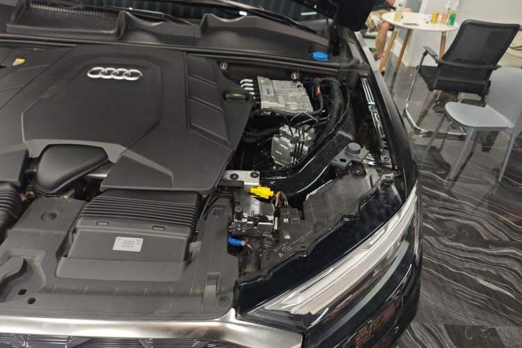 Used Audi Q7 2025 55 TFSI quattro S line Sport Edition Engine Bay Left