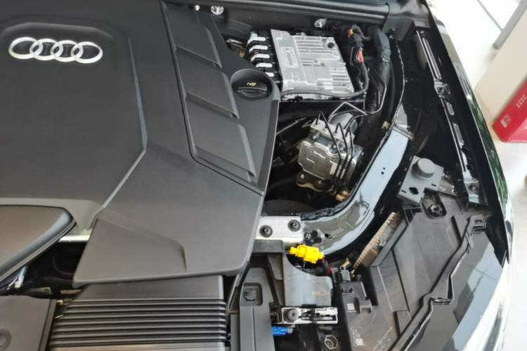 Used Audi Q7 2025 55 TFSI quattro S line Sport Edition Engine Bay Left