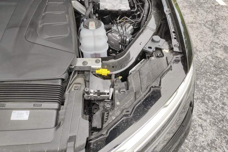 Used Audi Q7 2025 45 TFSI quattro S line Black Warrior Edition Engine Bay Left