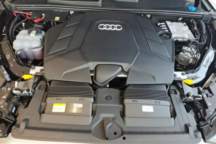 Used Audi Q7 2025 55 TFSI quattro S line Sport Edition Engine Bay