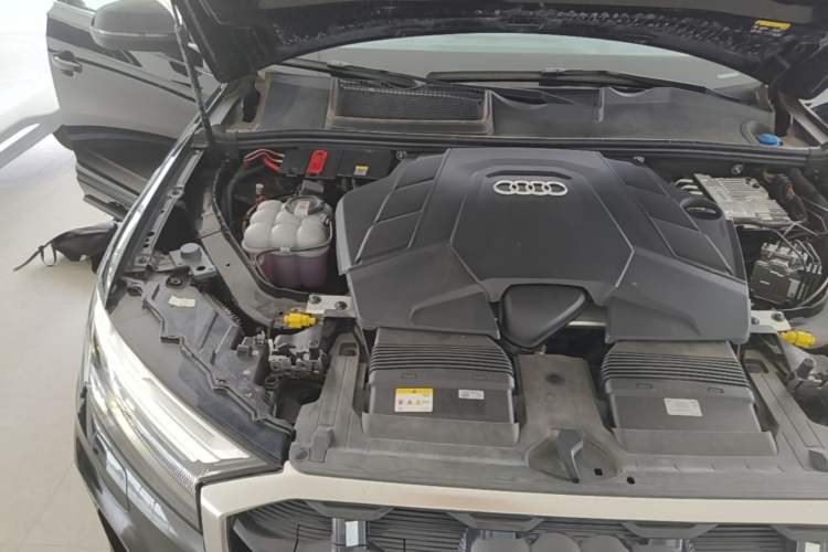 Used Audi Q7 2025 55 TFSI quattro S line Sport Edition Engine Bay Right