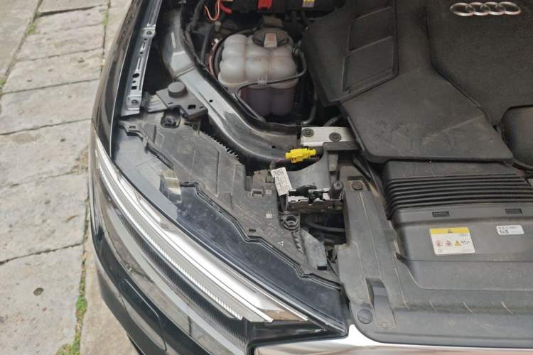 Used Audi Q7 2025 55 TFSI quattro S line Sport Edition Engine Bay Right