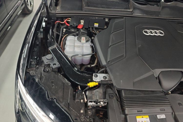 Used Audi Q7 2025 55 TFSI quattro S line Sport Edition Engine Bay Right