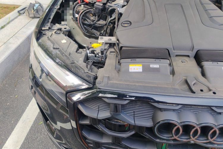 Used Audi Q7 2025 45 TFSI quattro S line Black Warrior Edition Engine Bay Right