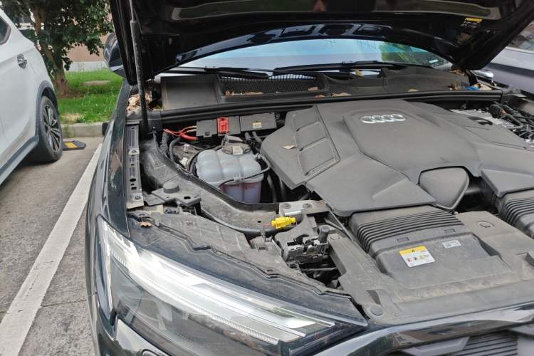 Used Audi Q7 2025 55 TFSI quattro S line Black Warrior Edition Engine Bay Right