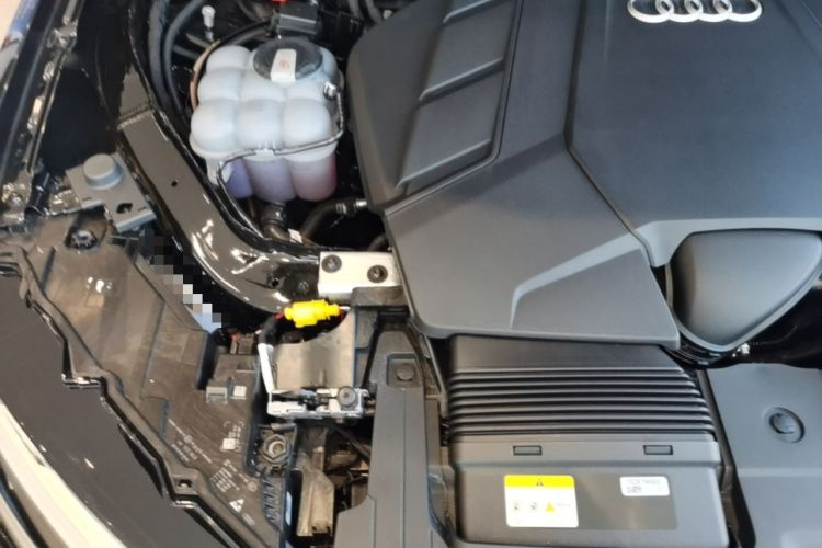 Used Audi Q7 2025 55 TFSI quattro S line Sport Edition Engine Bay Right