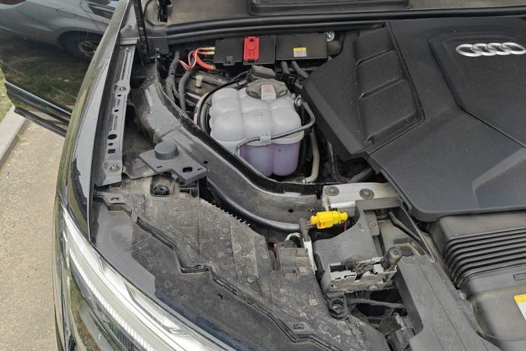 Used Audi Q7 2025 55 TFSI quattro S line Ice & Snow Sports Edition Engine Bay Right