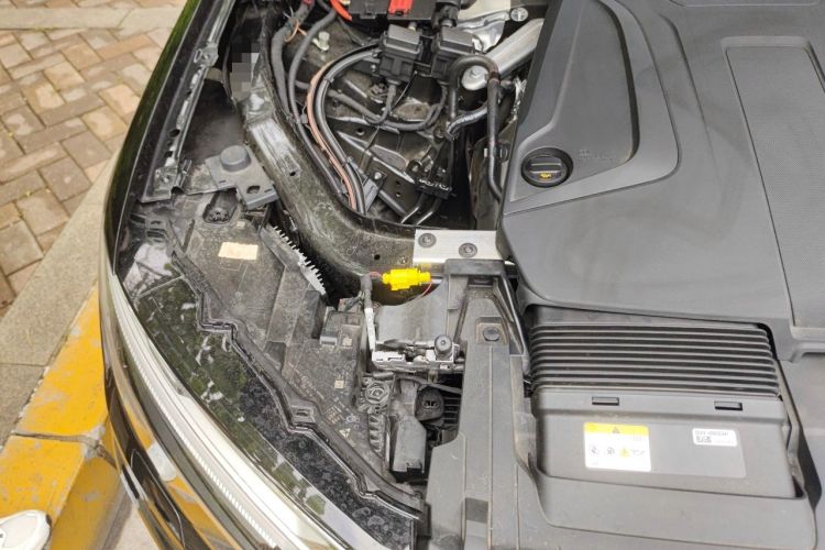 Used Audi Q7 2025 45 TFSI quattro S line Black Warrior Edition Engine Bay Right