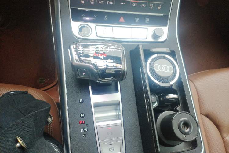 Used Audi Q7 2025 45 TFSI quattro S line Black Warrior Edition Gear Lever
