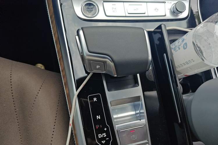 Used Audi Q7 2025 55 TFSI quattro S line Ice & Snow Sports Edition Gear Lever