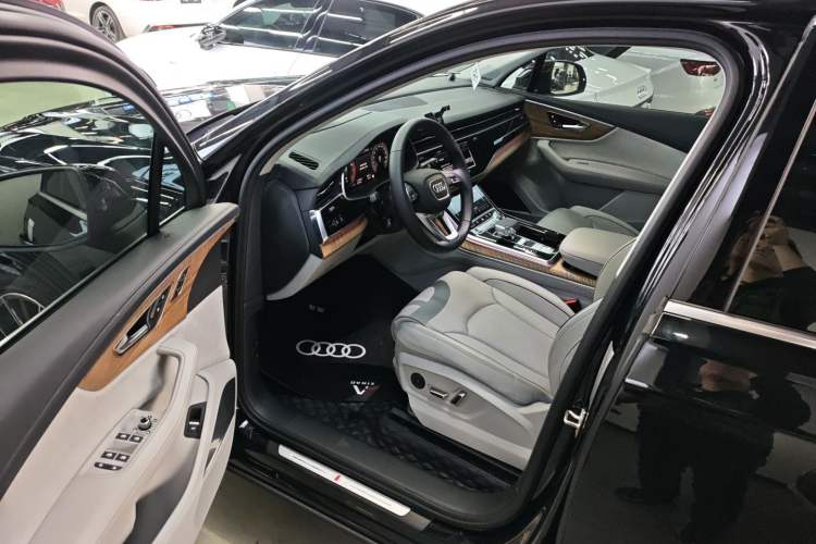 Used Audi Q7 2025 55 TFSI quattro S line Prestige Edition Interior 3