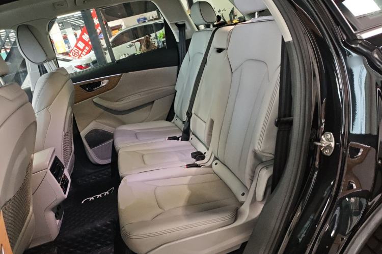 Used Audi Q7 2025 55 TFSI quattro S line Prestige Edition Interior 4