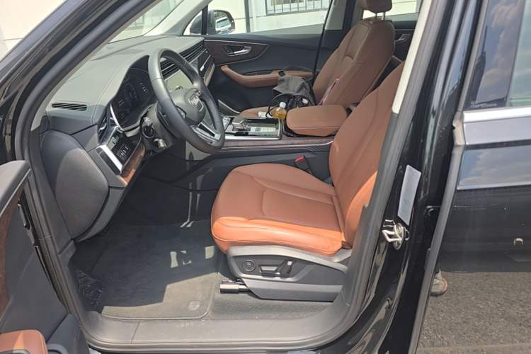Used Audi Q7 2025 55 TFSI quattro S line Sport Edition Left Front Seat