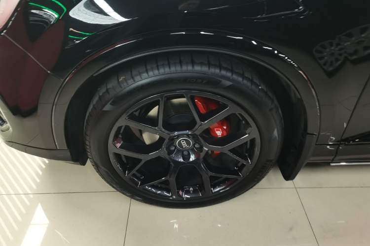 Used Audi Q7 2025 45 TFSI quattro S line Black Warrior Edition Left Front Wheel Hub