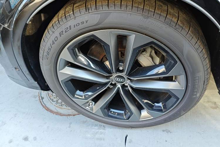 Used Audi Q7 2025 55 TFSI quattro S line Sport Edition Left Front Wheel Hub