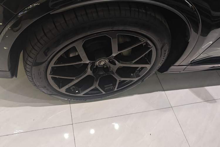 Used Audi Q7 2025 45 TFSI quattro S line Black Warrior Edition Left Front Wheel Hub