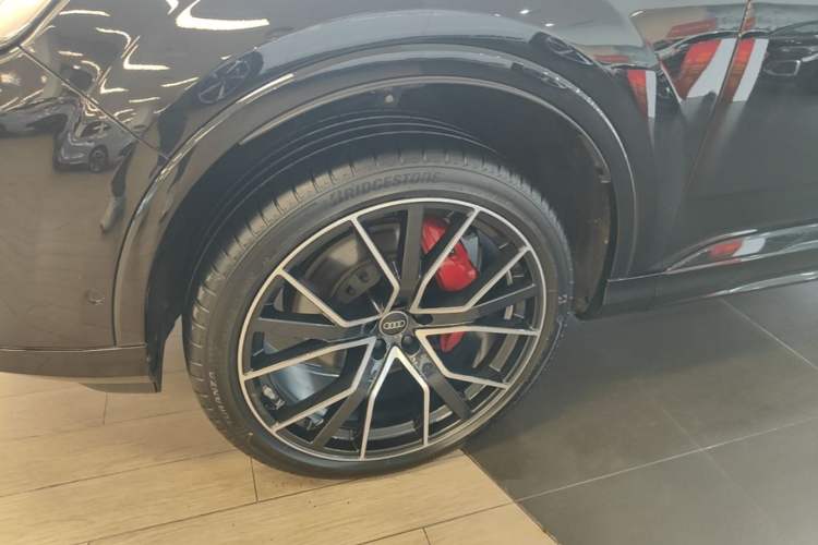Used Audi Q7 2025 55 TFSI quattro S line Black Warrior Edition Left Front Wheel Hub