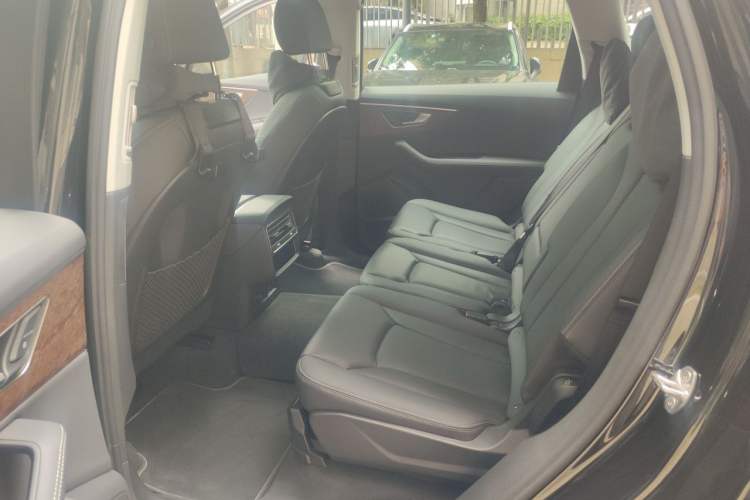 Used Audi Q7 2025 55 TFSI quattro S line Sport Edition Left Rear Seat