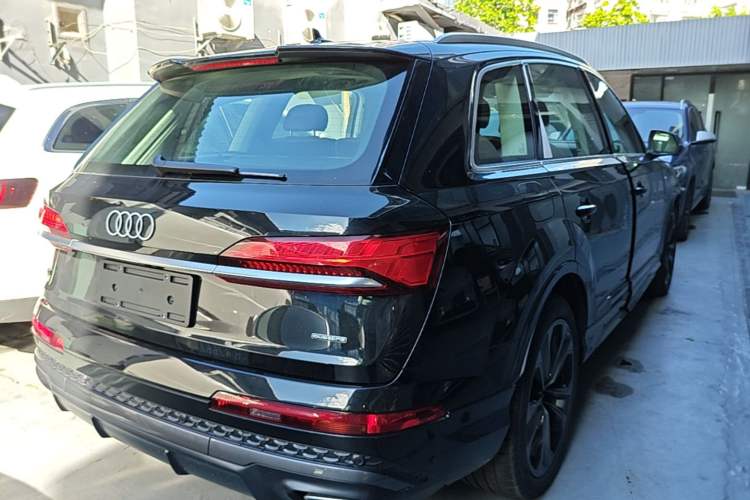 Used Audi Q7 2025 55 TFSI quattro S line Sport Edition Rear Right 45 Deg
