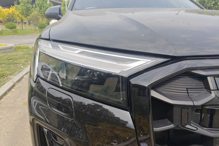 Used Audi Q7 2025 55 TFSI quattro S line Ice & Snow Sports Edition Right Front Headlight