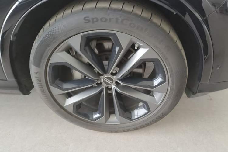 Used Audi Q7 2025 55 TFSI quattro S line Sport Edition Right Front Wheel Hub
