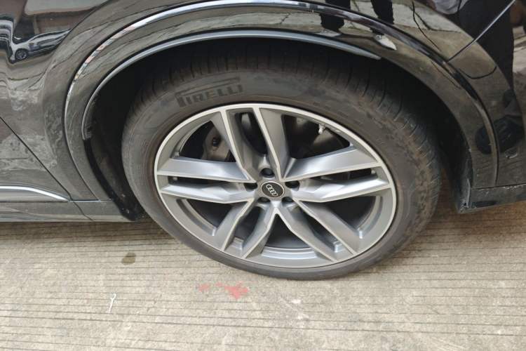 Used Audi Q7 2025 55 TFSI quattro S line Sport Edition Right Front Wheel Hub