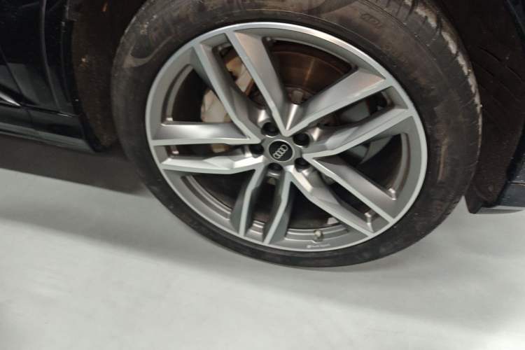 Used Audi Q7 2025 55 TFSI quattro S line Sport Edition Right Front Wheel Hub