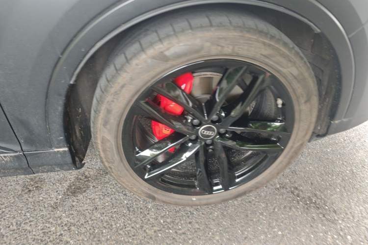 Used Audi Q7 2025 45 TFSI quattro S line Black Warrior Edition Right Front Wheel Hub