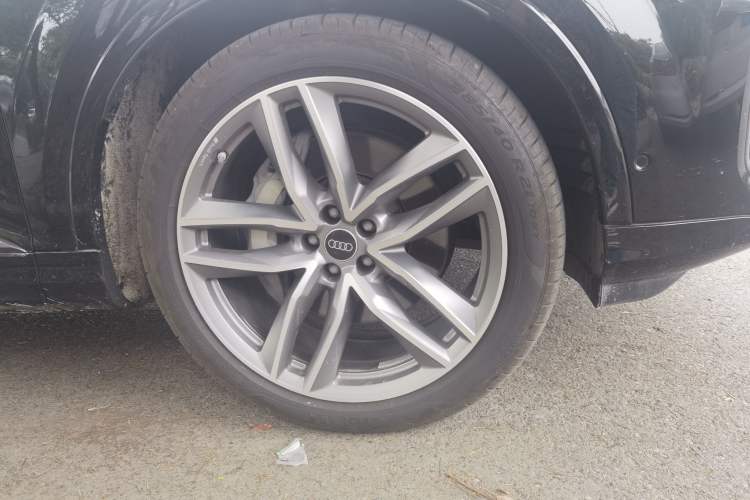 Used Audi Q7 2025 55 TFSI quattro S line Sport Edition Right Front Wheel Hub