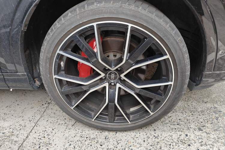 Used Audi Q7 2025 55 TFSI quattro S line Black Warrior Edition Right Front Wheel Hub