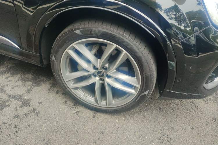 Used Audi Q7 2025 55 TFSI quattro S line Sport Edition Right Front Wheel Hub
