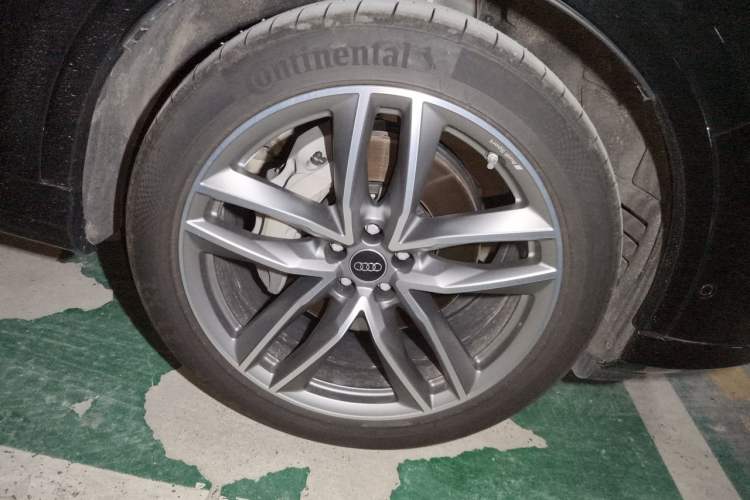 Used Audi Q7 2025 55 TFSI quattro S line Sport Edition Right Front Wheel Hub
