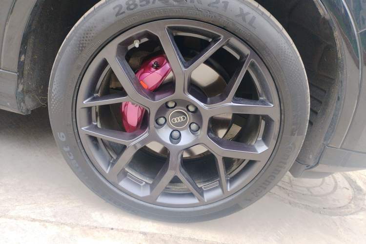 Used Audi Q7 2025 45 TFSI quattro S line Black Warrior Edition Right Front Wheel Hub