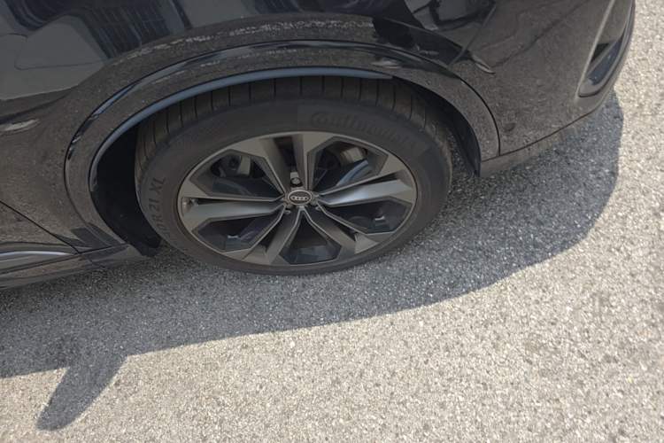 Used Audi Q7 2025 55 TFSI quattro S line Sport Edition Right Front Wheel Hub