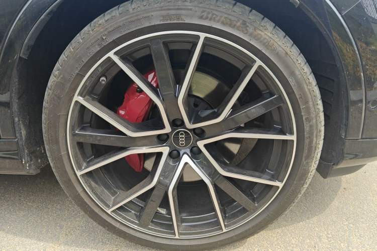 Used Audi Q7 2025 55 TFSI quattro S line Ice & Snow Sports Edition Right Front Wheel Hub
