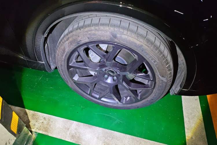 Used Audi Q7 2025 45 TFSI quattro S line Black Warrior Edition Right Front Wheel Hub