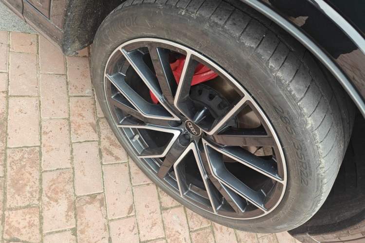 Used Audi Q7 2025 55 TFSI quattro S line Black Warrior Edition Right Front Wheel Hub