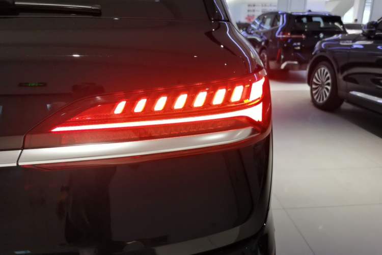 Used Audi Q7 2025 55 TFSI quattro S line Sport Edition Right Rear Taillight