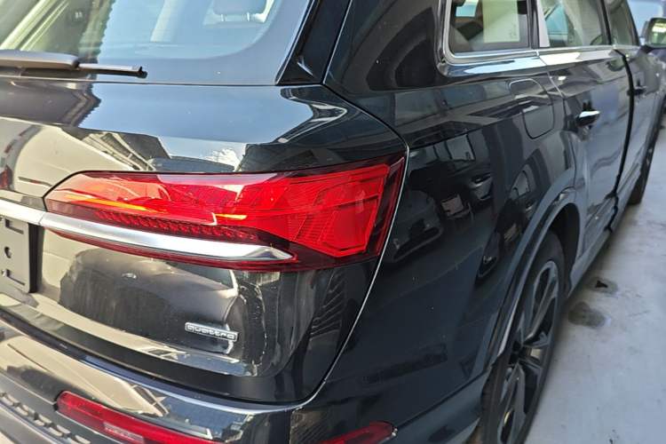 Used Audi Q7 2025 55 TFSI quattro S line Sport Edition Right Rear Taillight